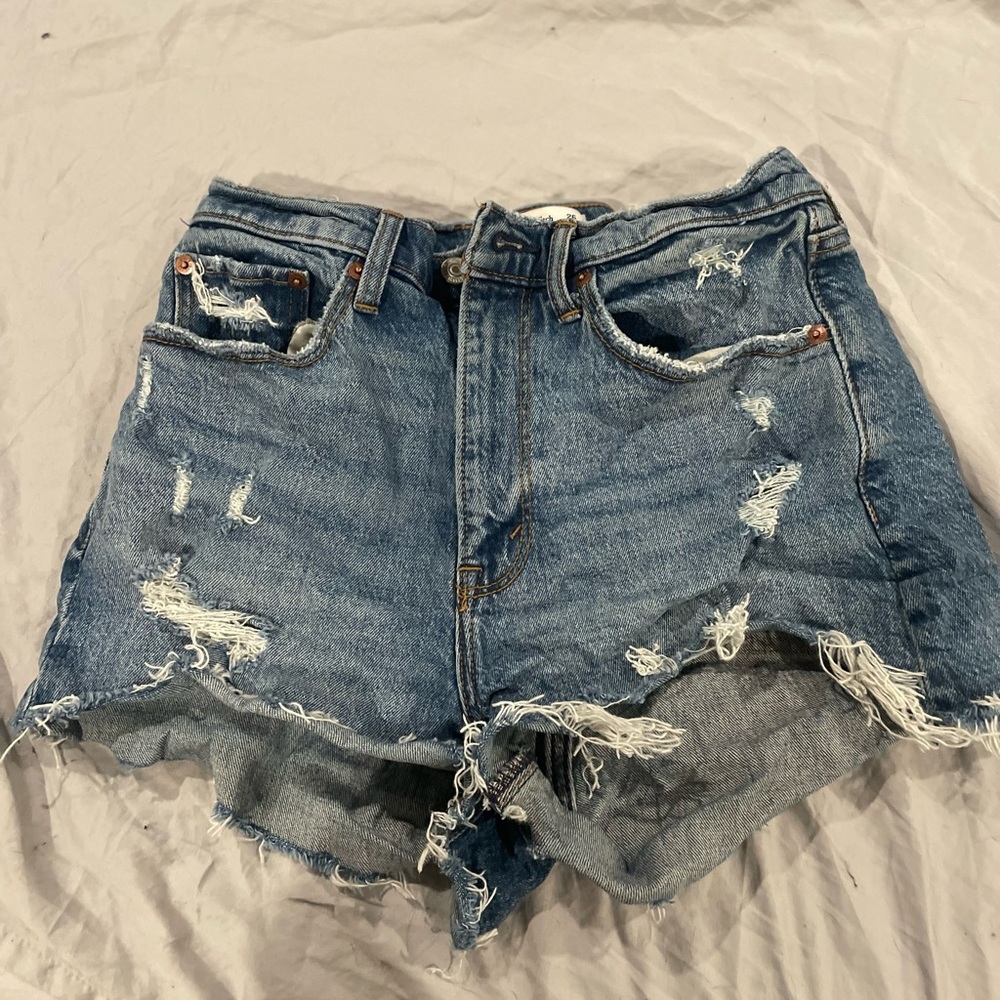 NEW!! Never worn.  just washed once after trying on. Abercrombie mom shorts - Picture 3 of 5